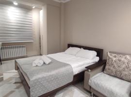 Уютная квартира-студия ЖК Lotus Terrace, hotel a Almaty