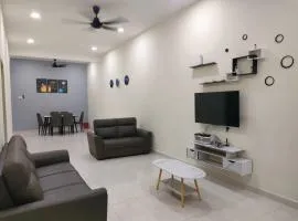 My Homestay Sitiawan - Astronaut Space House 8 Pax