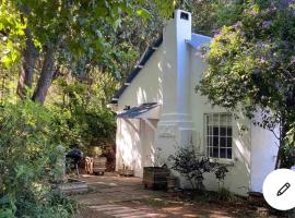 Yellowwoods Farm - POOL COTTAGE (self-catering), holiday rental in Curryʼs Post
