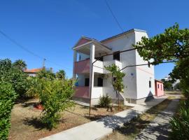 Apartments Petrovic、マリンスカのホテル