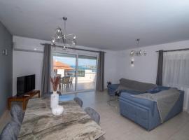 Mary's luxury apartment Elaia., casa de praia em Elia Laconias