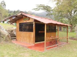 Cabañita en el Parque Natural Ecocenter, hotel i nærheden af Paradero Alicachín, Santandercito