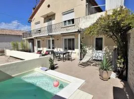 Stunning Apartment In Orange With Outdoor Swimming Pool, 2 Bedrooms And Wifi