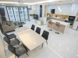 Luxury Gold Apartment 86 -Rooftop Pool Central City