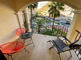 Castle Harbour Los Cristianos Beautiful studio with pool view, hotel en Los Cristianos