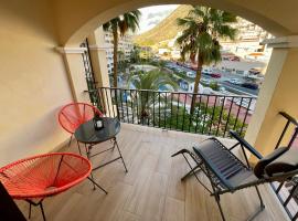 Castle Harbour Los Cristianos Beautiful studio with pool view, hotel in Los Cristianos