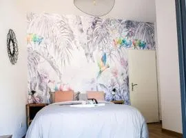Chambre tropicale privée au coeur d'un village calme et proche du vignoble