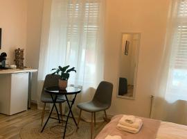 Apartament Plopilor Studios, khách sạn ở Sibiu