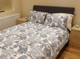 London Luxury 1 bed flat 4 mins to Ilford Stn - kitchen, garden, parking, WiFi, hotel di lusso a Ilford