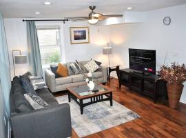 Stylish 4-Bedroom Full House. Plenty of Parking!, hotel in Catonsville