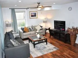 Stylish 4-Bedroom Full House. Plenty of Parking!