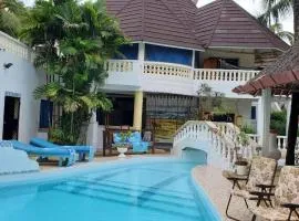 Lovely 3 Bed room Villa in Diani Beach with pool