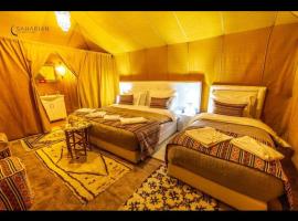 Room in Bungalow - Saharian Luxury Camp، بيت ضيافة في Tisserdmine