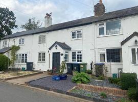 18th Century Cottage with Stunning Views, vacation rental in Stratford-upon-Avon