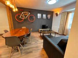 CENTRO - PARKING Free - GUMERFLAT MUSEO VUT-09-234, beach hotel in Burgos