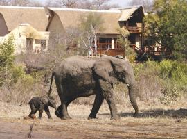 Elephant Plains Game Lodge, צימר בשמורת הציד סאבי סנד