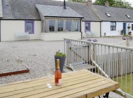 Sunset Cottage, hotel with parking in Portmahomack