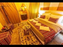 Room in Bungalow - Saharian Luxury Camp，Tisserdmine的家庭旅館
