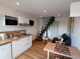 Duplex cosy dans maison neuve avec terrasse entrée indépendante 5 mn de Bayeux et 10 mn plage du débarquement, appartement à Sommervieu