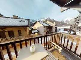 Bright 30 M With Balcony Center Villa