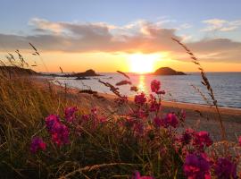 Maison familiale, plage à pied, proche St MALO, holiday rental in Saint-Coulomb