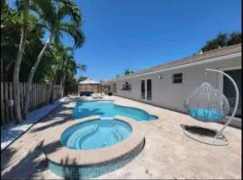 Amazing 5 Bedroom Heated Pool/Jacuzzi/Gameroom