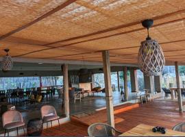 Xhabe Safari Lodge Chobe: Chobe şehrinde bir otel