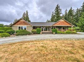 Peaceful Ranch-Style Camano Home on 5 Acres!, hotel in Camano