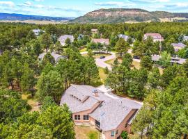 Serene Monument Sanctuary with Patio and Hot Tub!, hotel in Monument