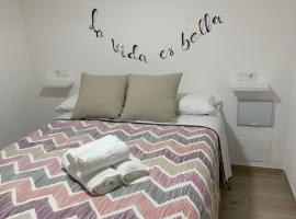 La Vida es Bella, hotel v mestu Setenil