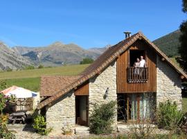 Gite Le Clos de Lumière, hotel u gradu La Roche-des-Arnauds