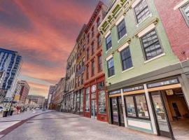 Cincinnati में Spacious 1 bed 1 bath Downtown OTR condo minutes walk to the Reds Bengals stadium & more!, कॉन्डो
