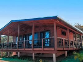Spacious bungalow with stunning ocean views – dom wakacyjny w mieście First Bight