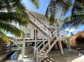 Ocean Breeze Villa Rentals, hytte i Oak Ridge