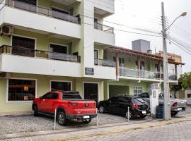 Residencial Elpidio, hôtel à Bombinhas près de : Municipal City Hall of Bombinhas