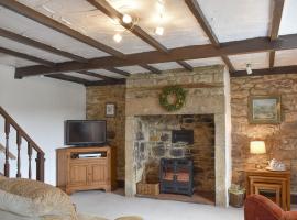 Front Row Cottage, River View, hotel with parking in Ovingham