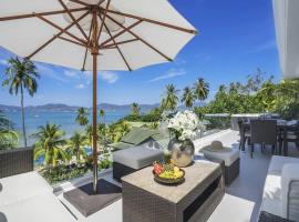 Villa Nirvana - Beachfront Tropical Chic 4BR Haven in Cape Panwa, Phuket โรงแรมที่มีที่จอดรถในบ้านมะขาม