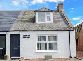 Arthurs Cottage, отель в городе Edzell