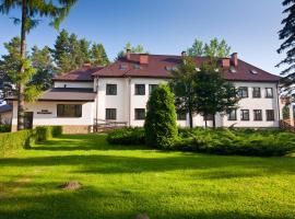 Perła Bieszczadów - Dom Wczasowy, hotel with jacuzzis in Czarna