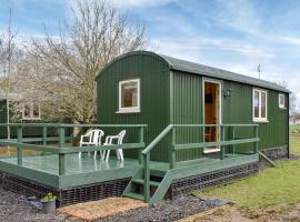 Yalding에 위치한 호텔 Shepherds Hut 1 At Laddingford - Uk32531