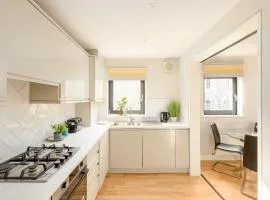 Modern Mews Apartment - New Town