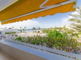 Holiday apartment with direct sea promenade access
