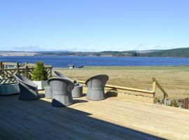 Lake View Cottage, hotel with parking in Falstone