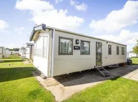 Lovely 8 Berth Caravan Nearby Great Yarmouth At Broadland Sands Ref 20222bs