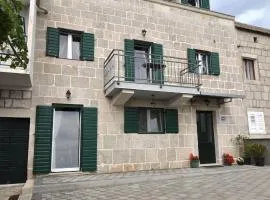 Villa Ela, holiday home with heated pool