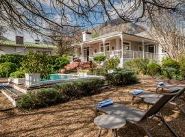 Corner House Residence, romantic hotel in Franschhoek