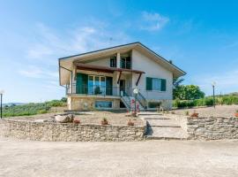 Cozy Home In Montenero Di Bisaccia With House A Panoramic View, casa a Montenero di Bisaccia