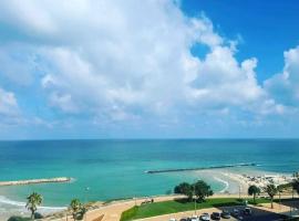 Beautiful 2-Bedroom Sea-View apartment, hotel near The beach Elevator, Netanya