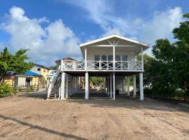 Sound of The Sea-walking distance to everything, villa in Placencia Village