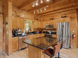 Mountain view 5 bdrm Gatlinburg Cabin near downtown Arts